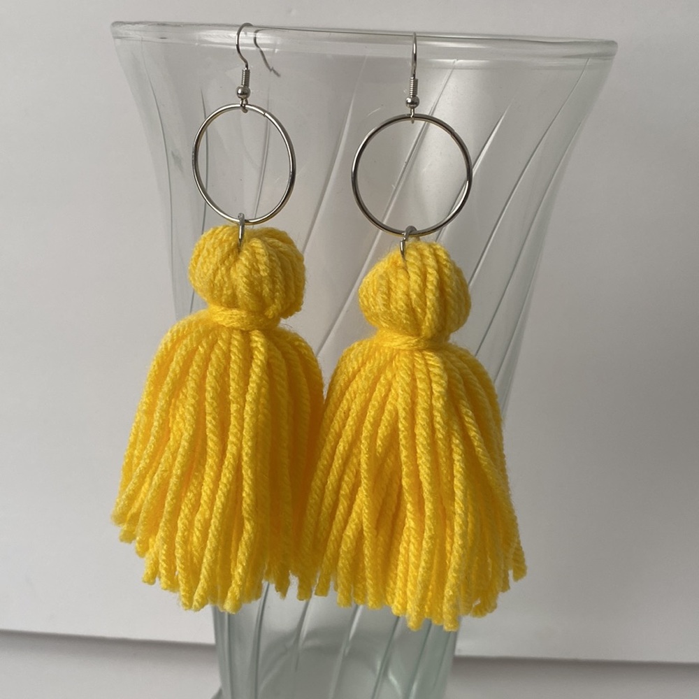 Yellow earring - Picture 2 of 3
